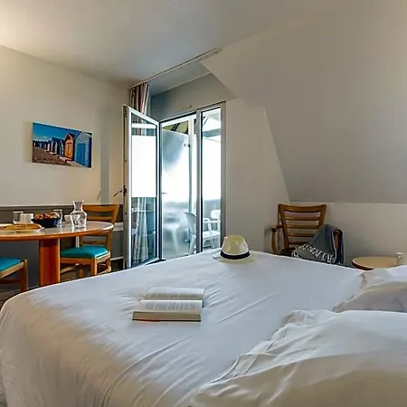Pierre & Les Tamaris Hotel