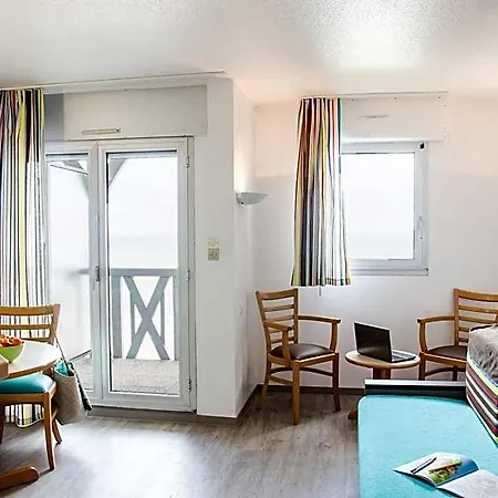 Pierre & Les Tamaris Hotel