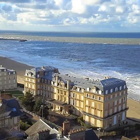 Pierre & Les Tamaris Hotel