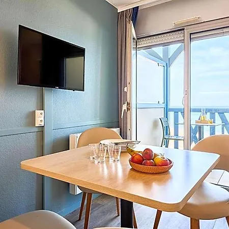 Pierre & Les Tamaris Hotel 2*
